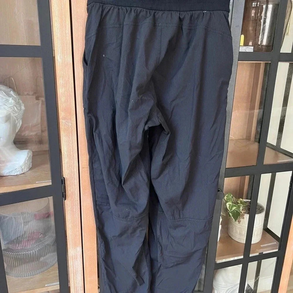 Lululemon Beyond the Studio Crop joggers sweats leggings pants black high rise - Picture 5 of 9